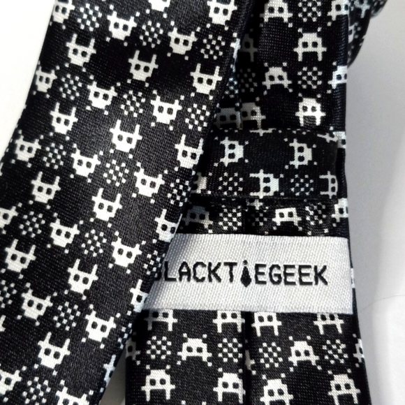 Atari Space Invader Tie designed by BlackTieGeek Blk & Wht Skinny Tie. - Picture 4 of 4